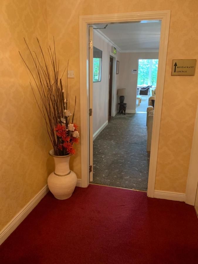 Отель Fernhill Lodge Carrigaline Корк-18