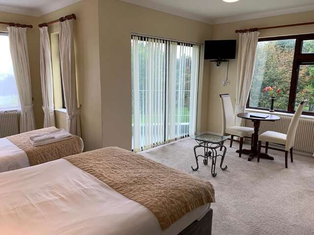 Отель Fernhill Lodge Carrigaline Корк-12